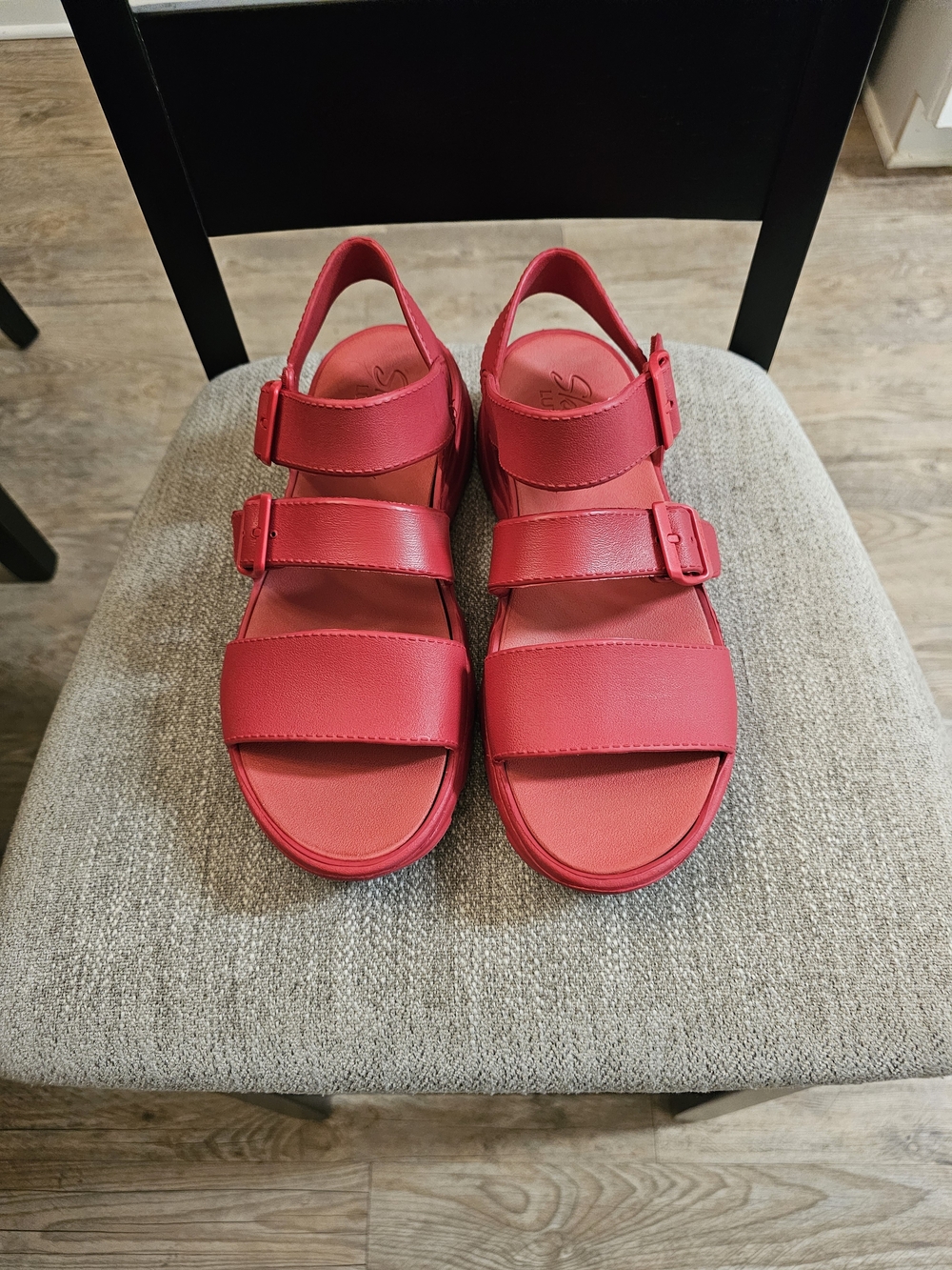 Skechers DโLites 2.0 Style Icon Red Open Toe Sandals